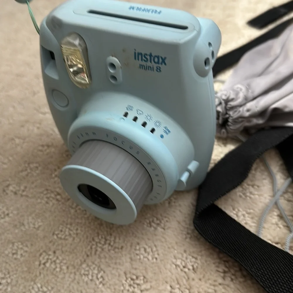 FujiFilm Instax Mini 8 Camera with bag